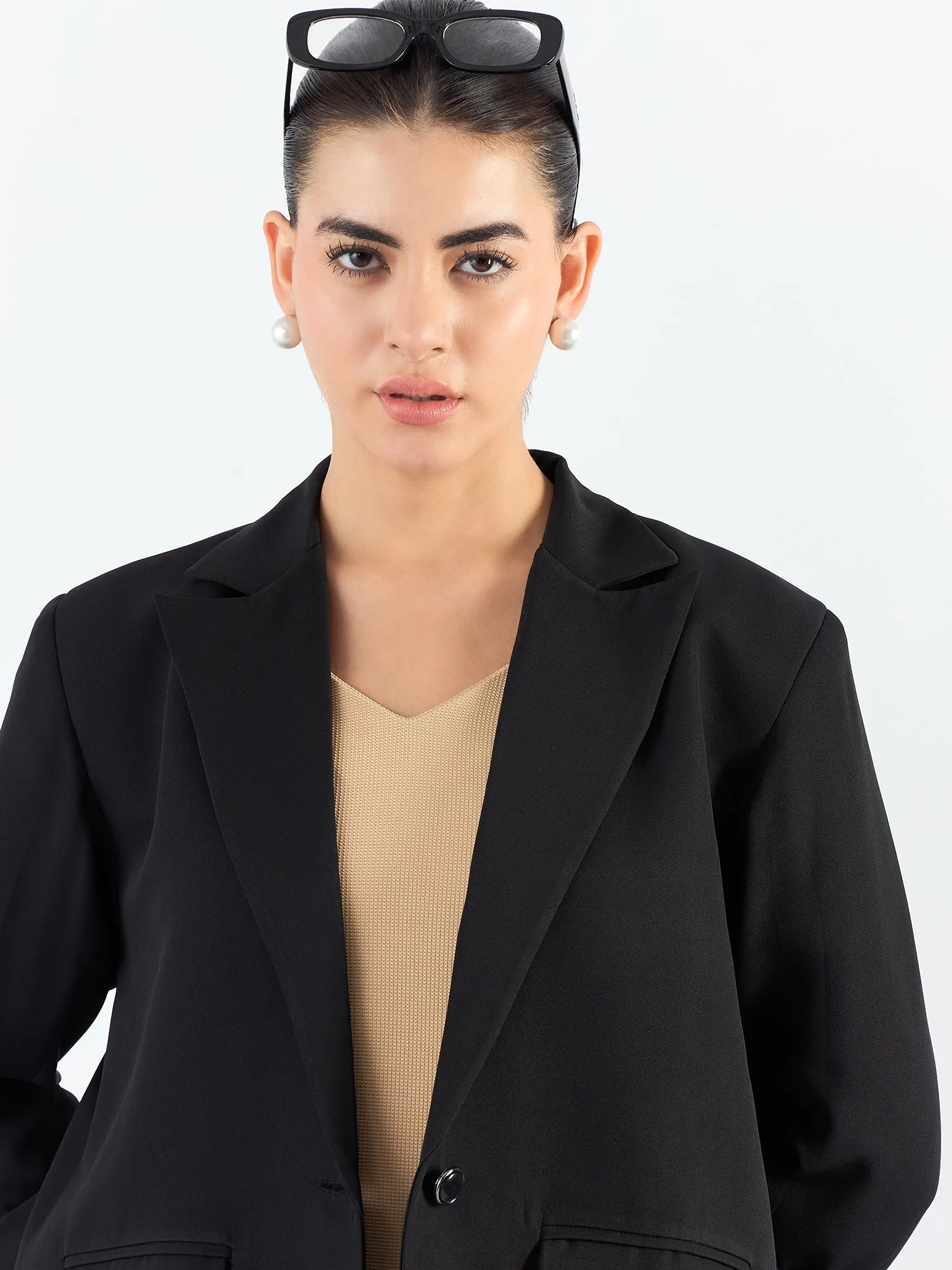 Black Notched Lapel Oversized Fit Blazer In Stretchable Fabric