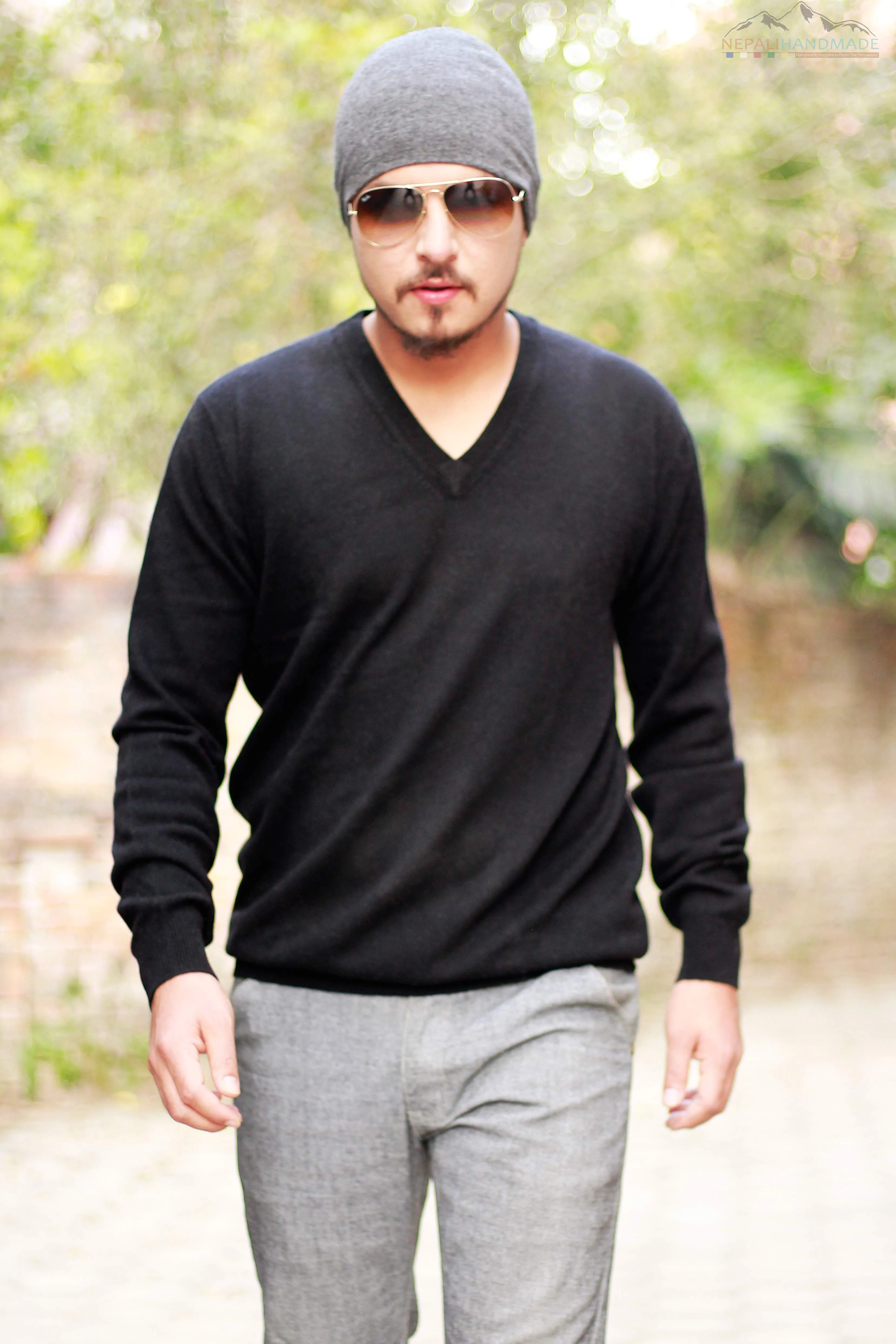 Men's Black Cashmere Sweater V-Neck Pullover